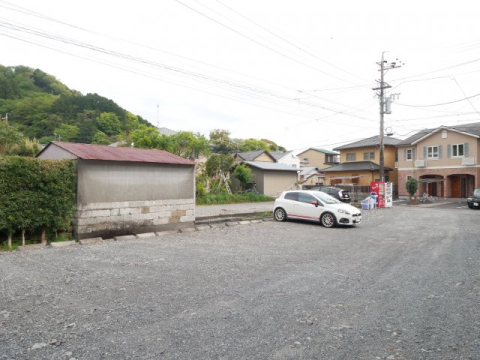 【アーバンコート籠上　A棟の駐車場】