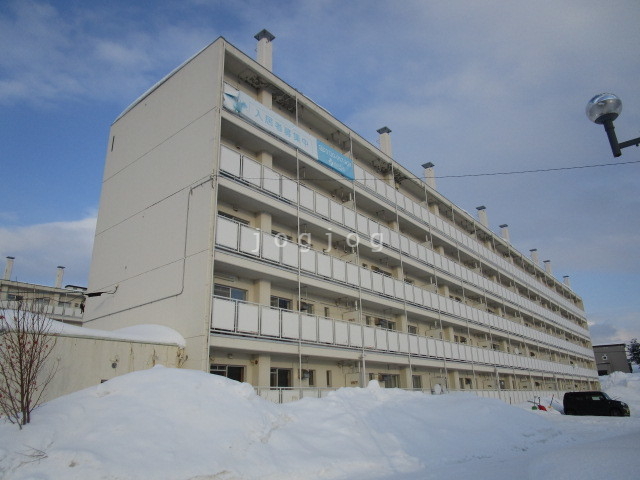 岩見沢市栗沢町由良のマンションの建物外観