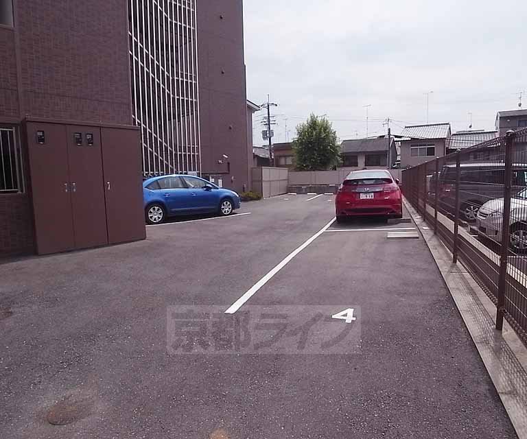 【Ｇｒａｎｄ　Ｅ・ｔｅｒｎａ京大正門前の駐車場】