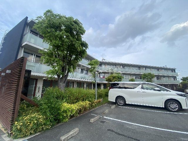茨木市東宮町のマンションの建物外観