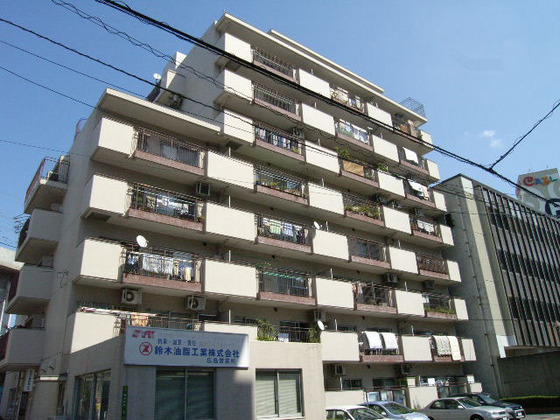 横川コーポラスの建物外観