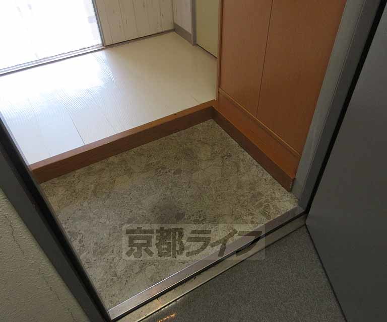 【京都市伏見区醍醐中山町のマンションの玄関】