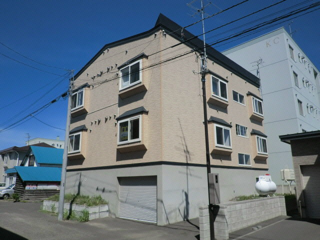 札幌市東区北二十条東のアパートの建物外観