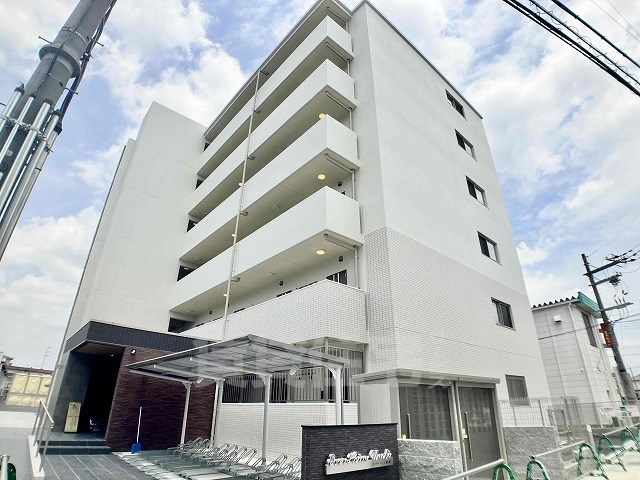 橿原市葛本町のマンションの建物外観