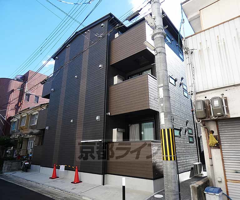 京都市伏見区醍醐下山口町のアパートの建物外観