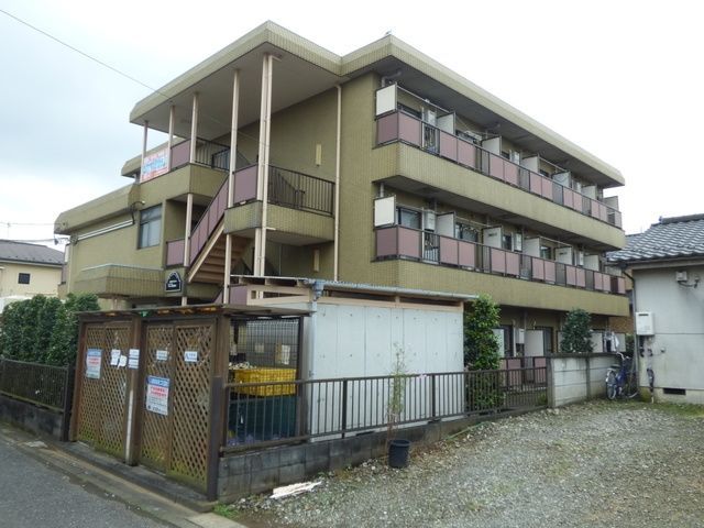 青梅市新町のマンションの建物外観