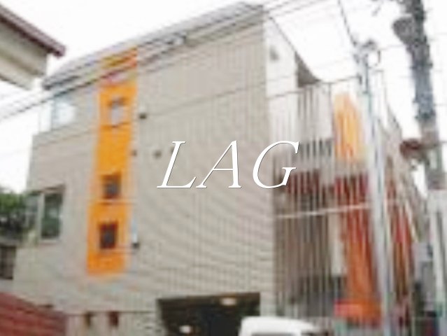 【新宿区大久保のマンションの建物外観】