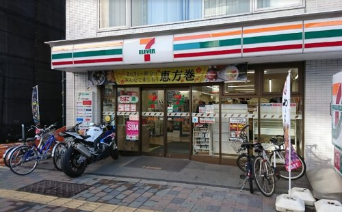 【新宿区大久保のマンションのコンビニ】