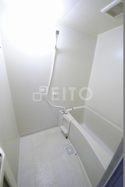 バス・シャワールーム　写真は１０２号室