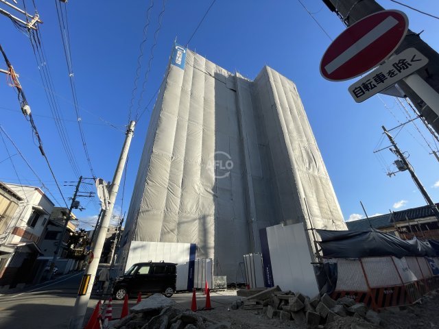 【大阪市西成区聖天下のマンションのエントランス】