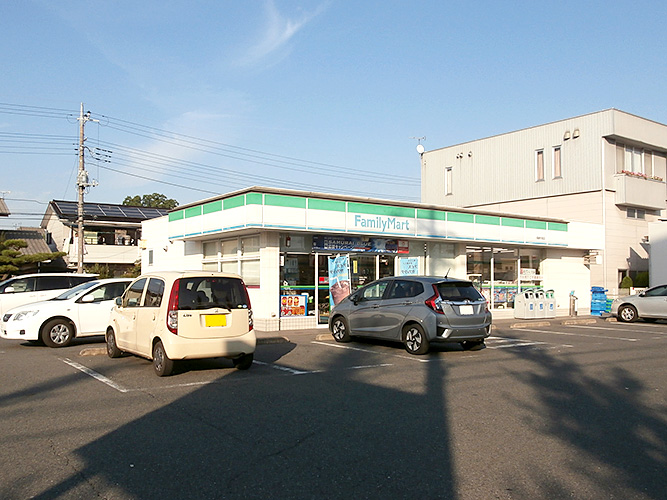 コンビニ　ファミリーマート 高崎中居町店（コンビニ）まで326m
