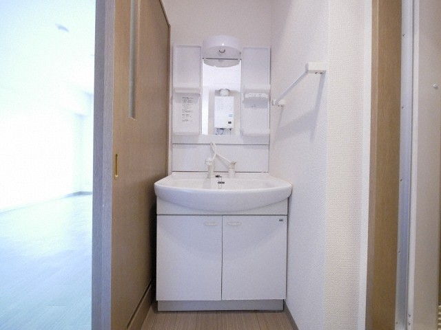洗面設備　シャワードレッサー付きです！
