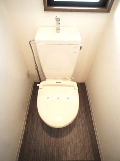 トイレ　暖房便座機能付きです♪