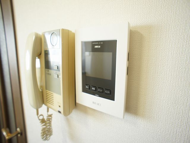 セキュリティ　訪問者の確認ができるTVドアホン付きです♪