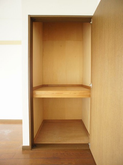 収納　充実収納付き洋間です♪