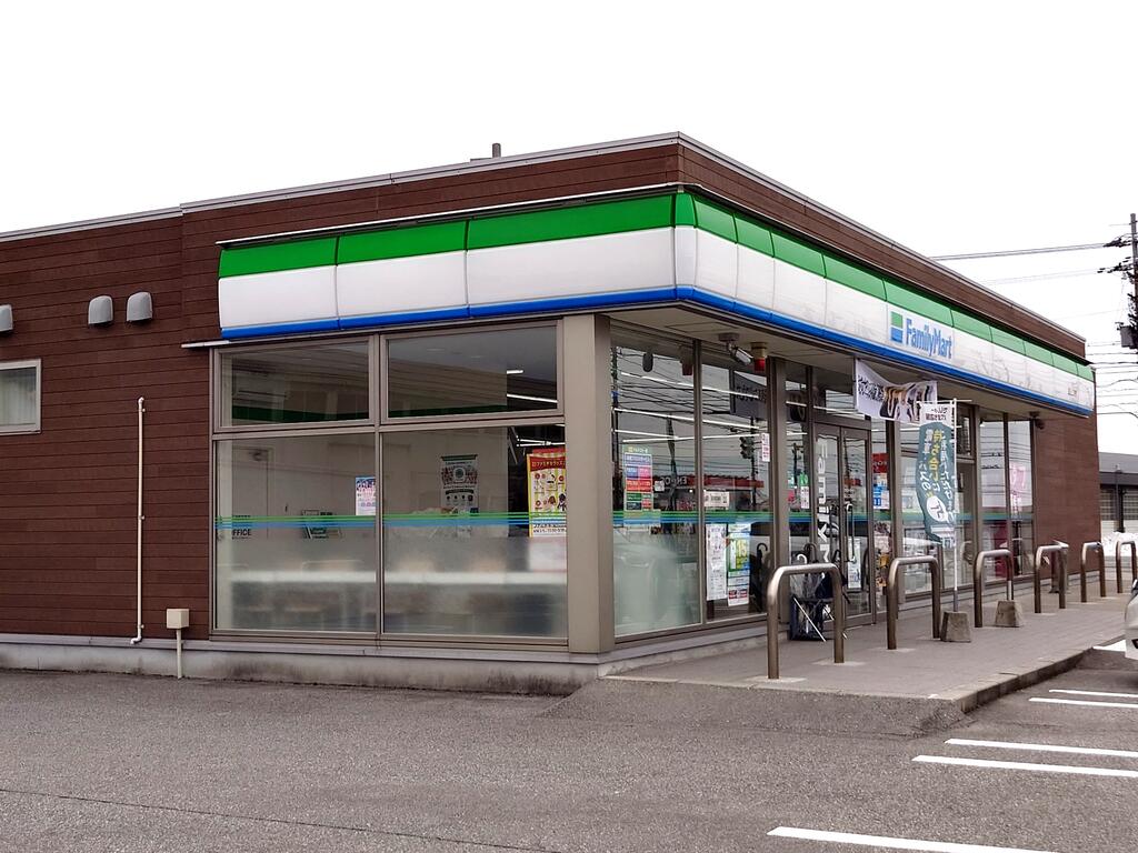 コンビニ　ファミリーマート富山上二杉店（コンビニ）まで871m