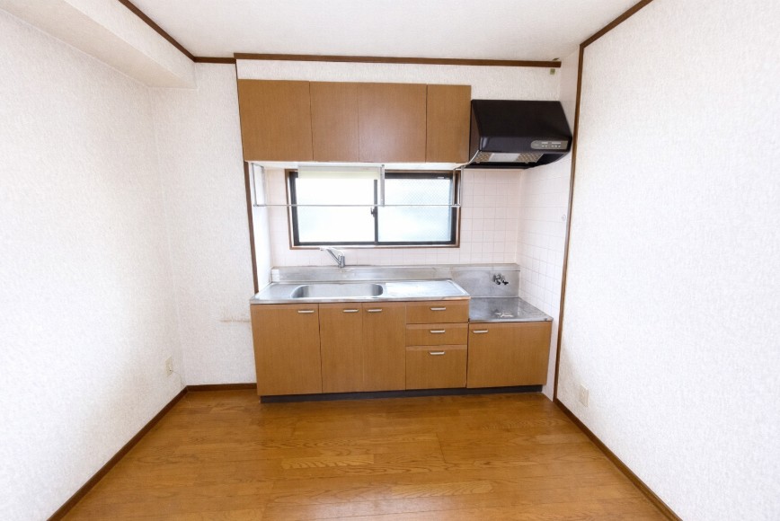 佐世保市 6階建 築28年のキッチン写真