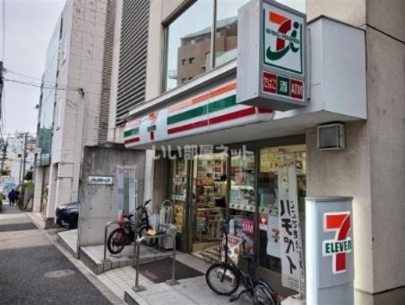 コンビニ　セブンイレブン神宮外苑西店（コンビニ）まで551m