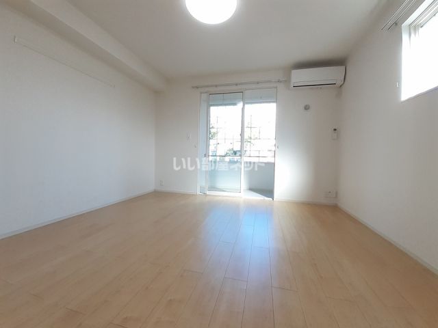 プライアー_内装_0