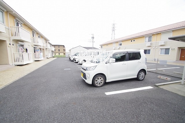 駐車場　敷地内駐車場完備
