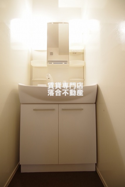 洗面設備　独立洗面化粧台付き