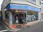 コンビニ　ローソン東北沢駅前店（コンビニ）まで230m