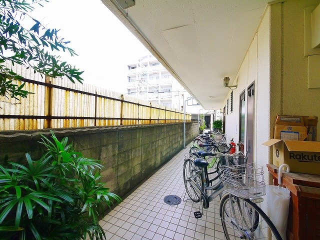 エントランス　自転車置き場です