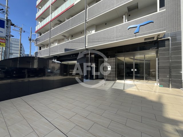 エントランス　セレニテ十三ミラク　エントランス