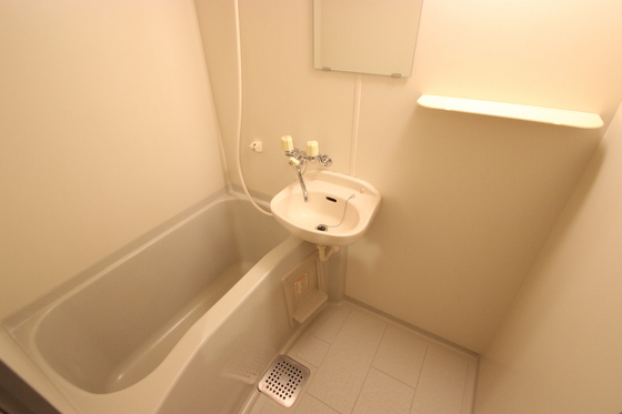 バス・シャワールーム　※別部屋の写真です