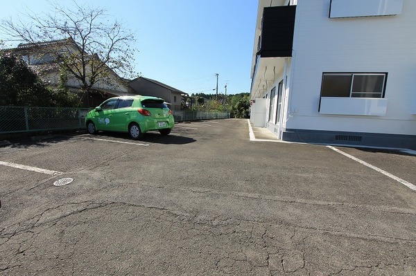 駐車場　リノバース７
