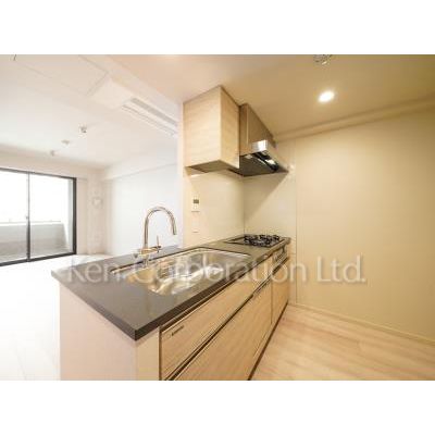 キッチン　同タイプ5階のお部屋を撮影。仕様が異なることがあります。