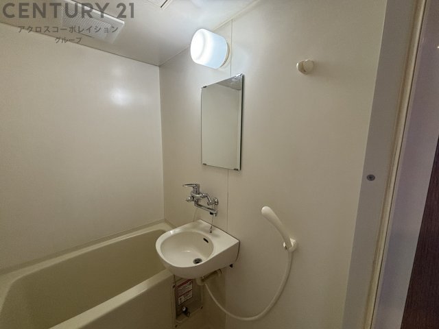 洗面設備　浴室内に洗面台があります☆