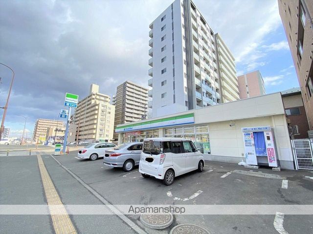 コンビニ　ファミリーマート（コンビニ）まで350m