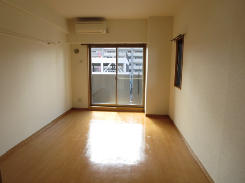 居室・リビング　※写真は５階のお部屋です