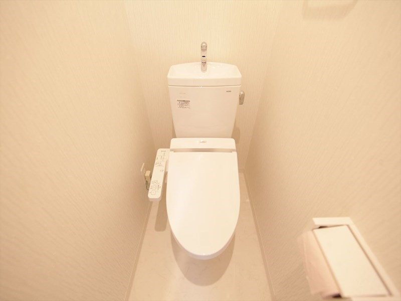 トイレ　温水洗浄暖房便座付トイレ