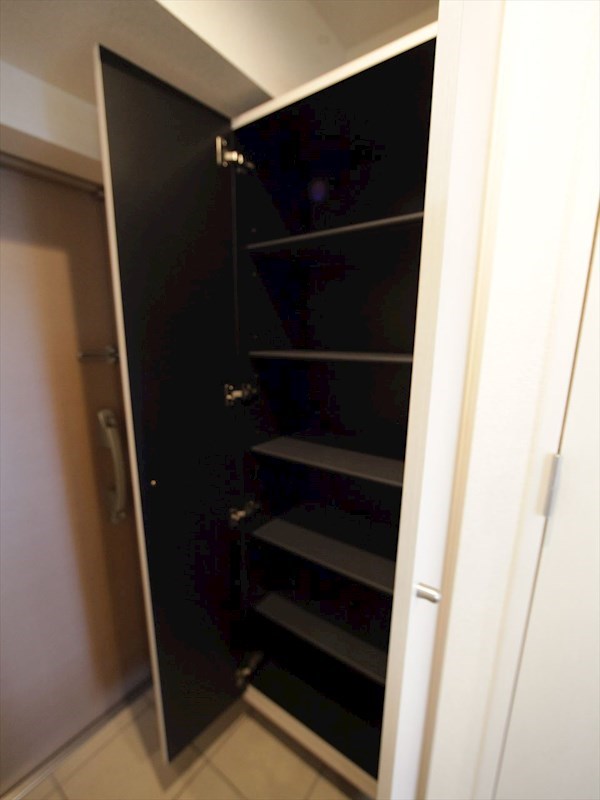 玄関　玄関　シューズボックス付（収納充実してます）