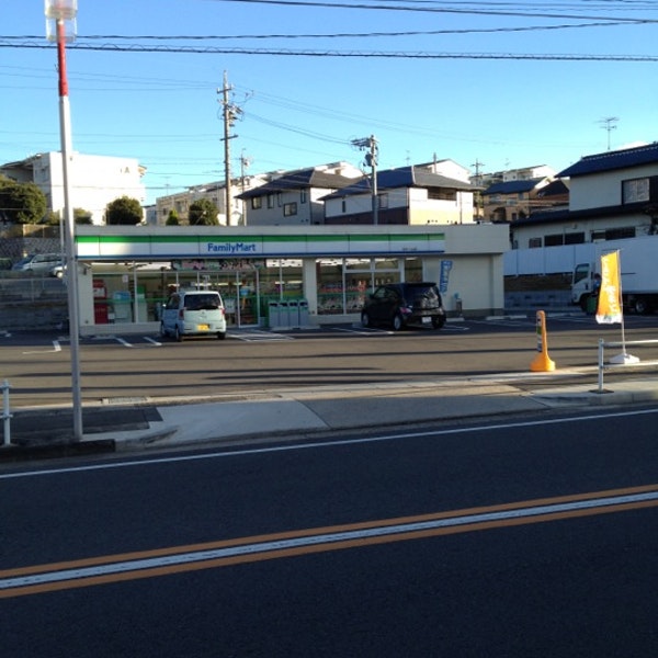 コンビニ　ファミリーマート 天白海老山町店（コンビニ）まで236m