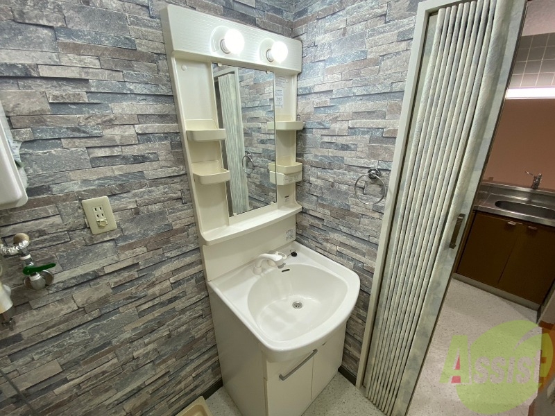 洗面設備　洗面台。身支度にはかかせないですよね～。