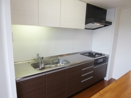 キッチン　3口ガスコンロ付で機能的なキッチンです！