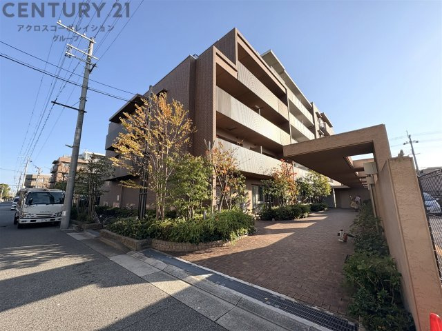 建物外観　オートロックで外部の人間が簡単に出入りできないため安心です。