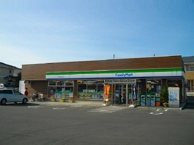 コンビニ　ファミリーマート新屋日吉町店（コンビニ）まで1300m