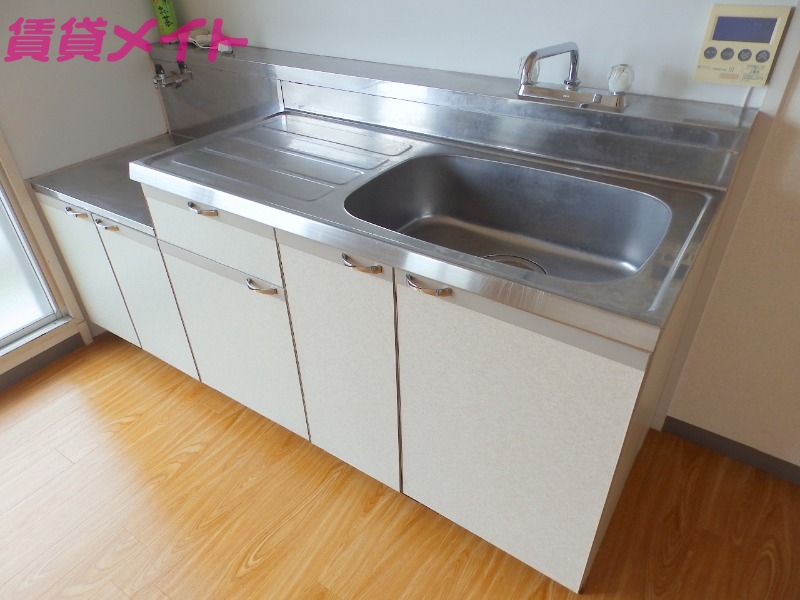 キッチン　別部屋参考写真です