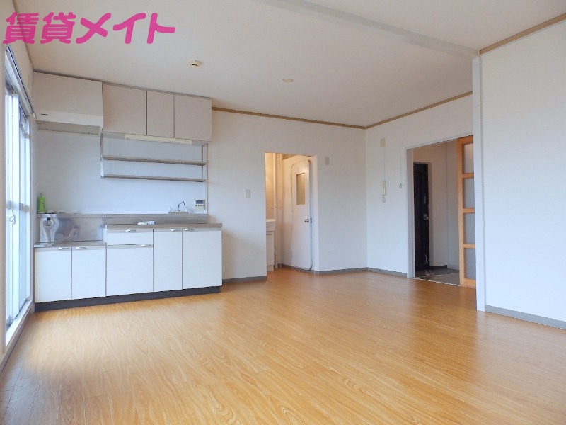 居室・リビング　別部屋参考写真です