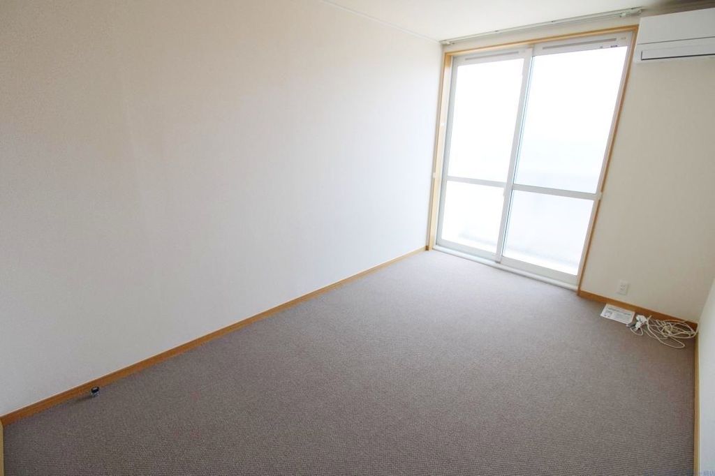 居室・リビング　明るい室内