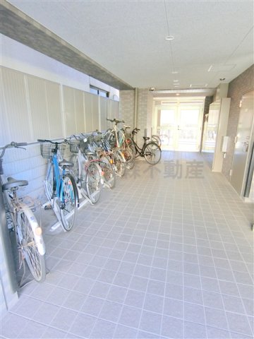 その他共有部分　屋根付き無料の駐輪場　自転車置き場