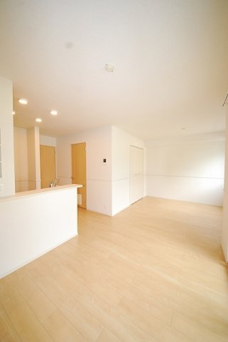 居室・リビング　【アンソレイユ　I】ゆったりとした居間です