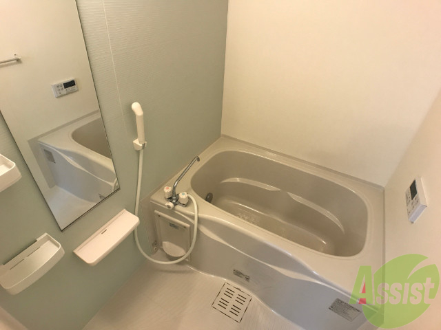 バス・シャワールーム　バスルームはこちらです。広々としてゆったり休めます。