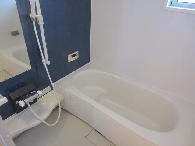 バス・シャワールーム　３０３　浴室ＴＶ付きバスルーム