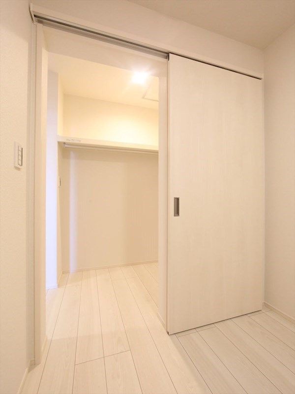 収納　ウォークインクローゼット（収納充実してます）　同仕様写真