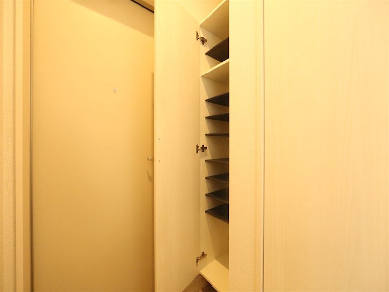 玄関　玄関　シューズボックス付（収納充実してます）　同仕様写真